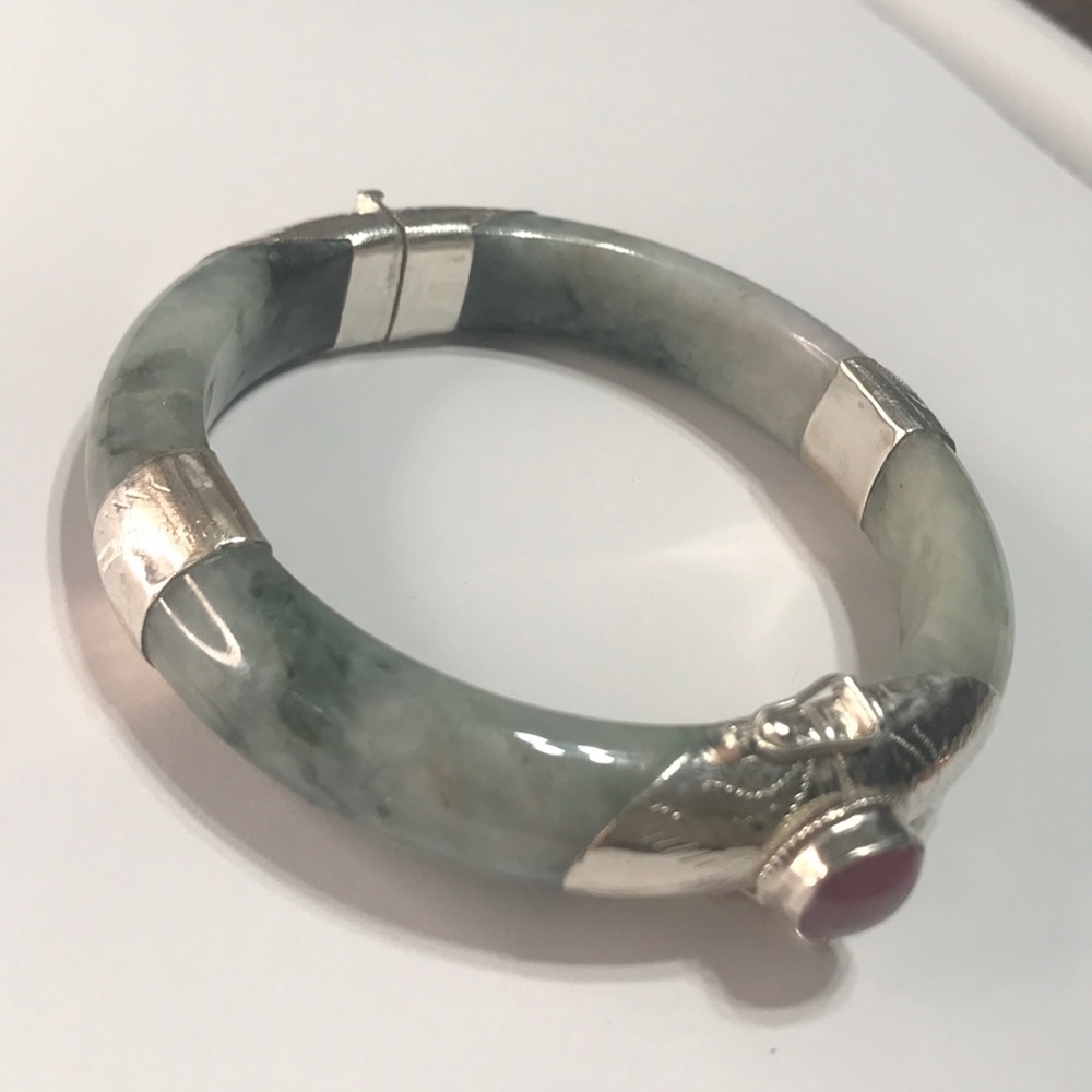 Jade Bracelet With Ruby - image 6